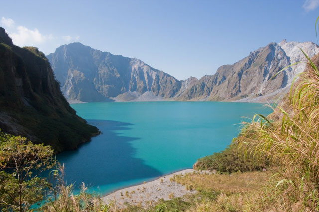 Pinatubo hồ núi lửa tuyệt đẹp ở Philippines